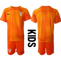 Billiga Kroatien Målvakt Barnkläder Borta fotbollskläder till baby VM 2022 Kortärmad (+ Korta byxor)